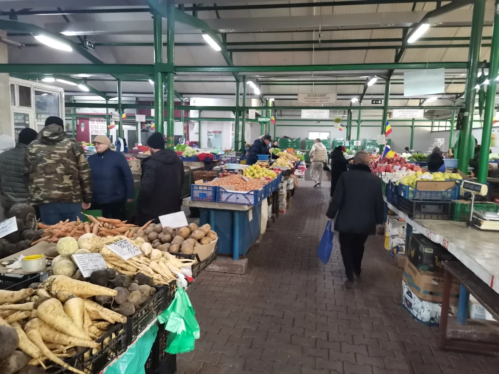 Cumpărători puțini în piețe FOTO: A. Mitran