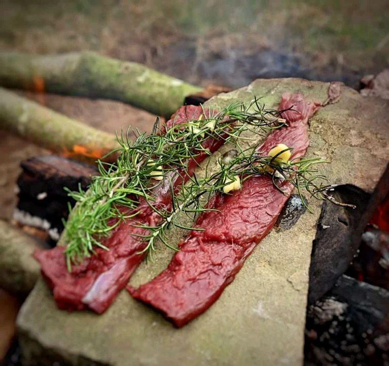 Gătitul pe piatră FOTO wildwaybushcraft.co.uk