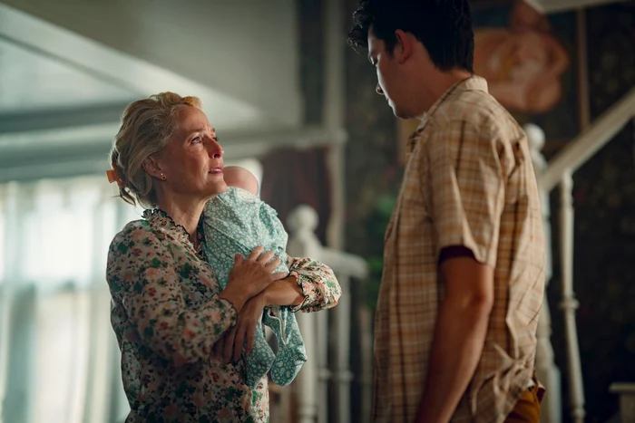 Gillian Anderson joacă rolul mamei lui Otis. FOTO: Netflix
