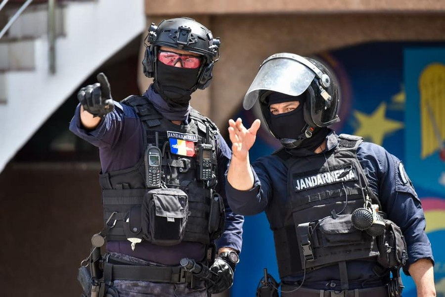 „Pentru că ești incredibilă, exact așa cum ești!”. Jandarmeria Română, gest de curtoazie pentru femei în ajun de 8 Martie