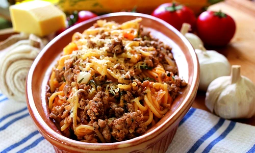 spaghete cu sos de carne jpeg