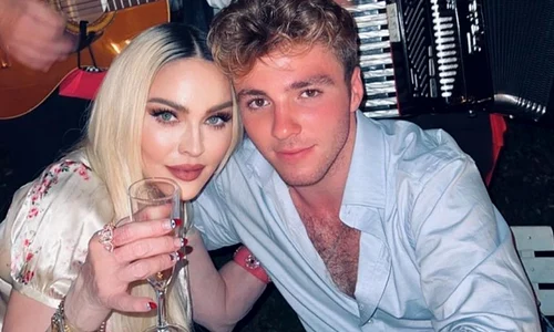 Madonna îl sărbătorește pe Rocco jpg