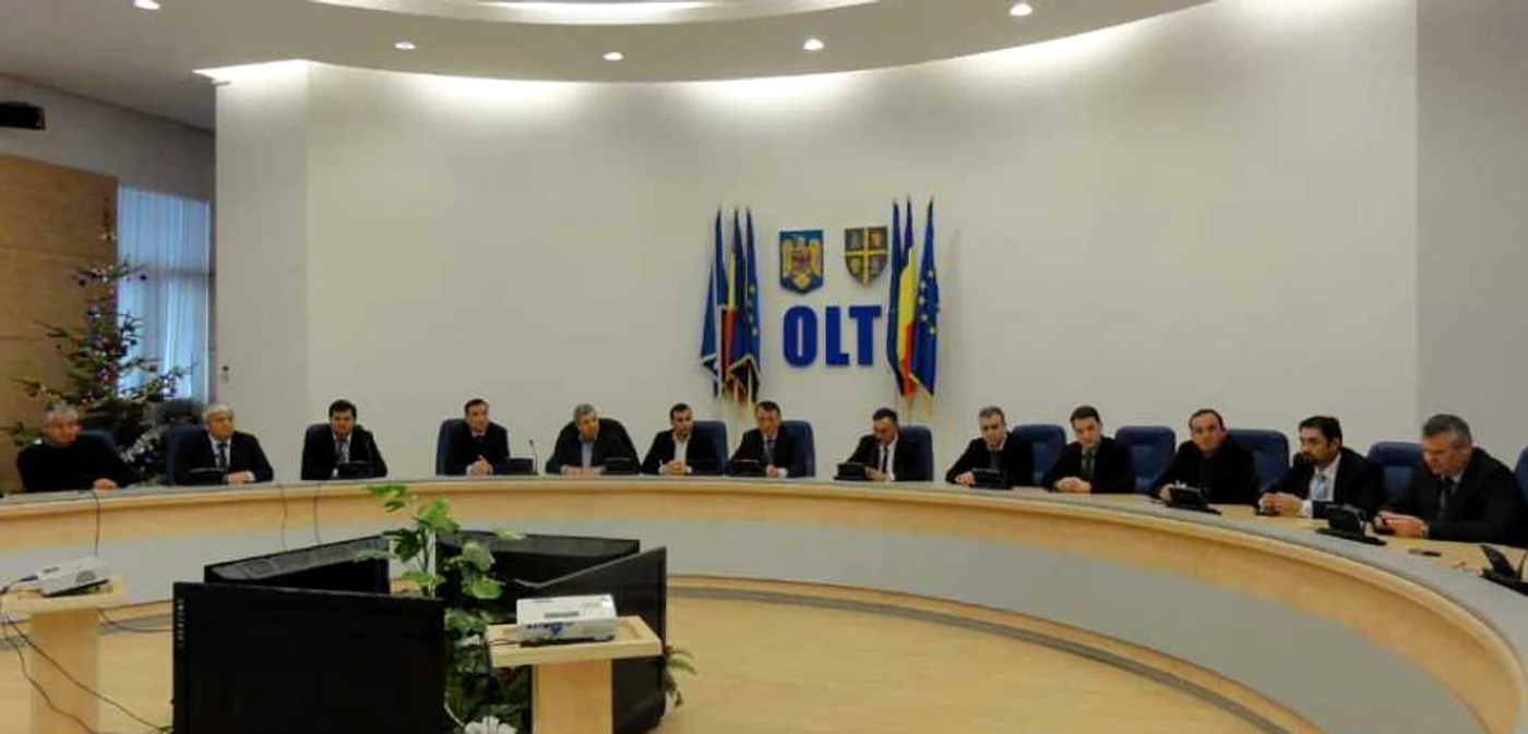 Dintre cei zece parlamentari USL de la Olt, doar jumătate au putut să îşi facă timp pentru a participa la întâlnirea cu sindicatele din judeţ... (Foto: Mugurel Manea)