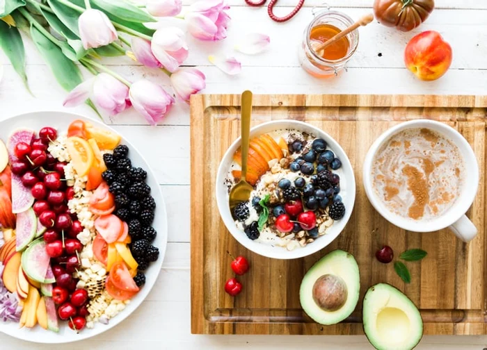 Fructele de pădure și cerealele sunt permise în dieta MINDFOTO: Unsplash.com