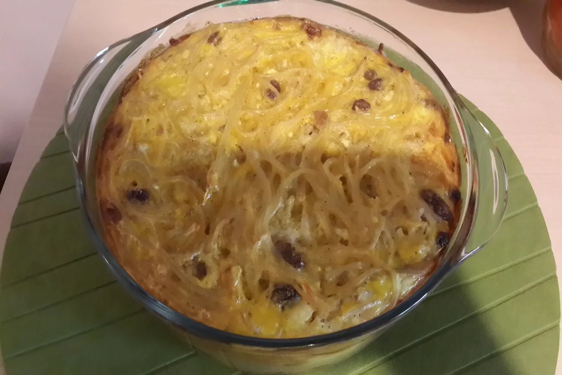 budinca de spaghete cu branza de vaci si stafide jpeg