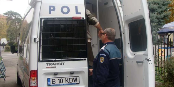 Tânărul scandalagiu a ajuns în arestul poliţiei (Foto: Arhivă)