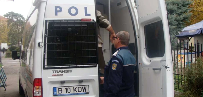 Tânărul scandalagiu a ajuns în arestul poliţiei (Foto: Arhivă)