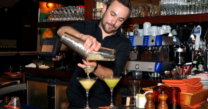 Barmanii pot aplica pentru un post în străinătate Foto:pesonaview.com