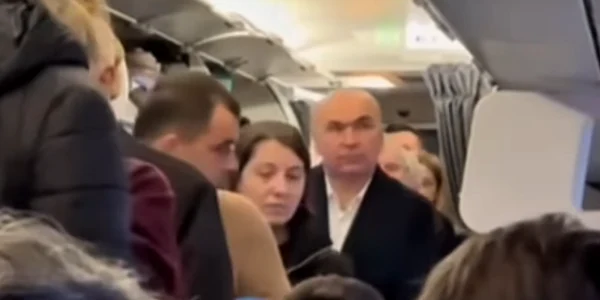 ilie bolojan in avion de linie spre londra FOTO Captura video