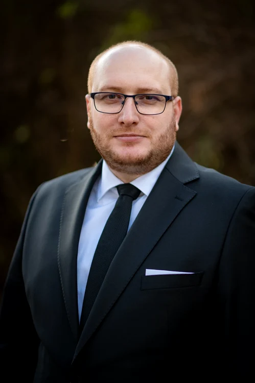 analist politic, bărbat