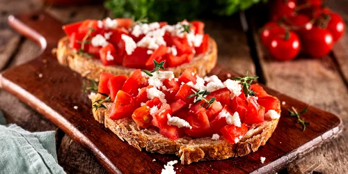 felie paine integrala cu rosii   gustare   foto pixabay jpg