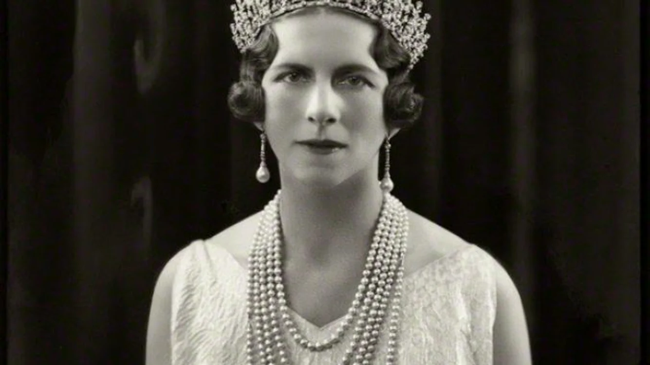 
    Regina-Mamă Elena a fost soția Prințului Carol, viitorul Carol al II-lea, intre 1921-1928, daruindu-i un fiu, Regele Mihai IFoto: wikipedia.ro  