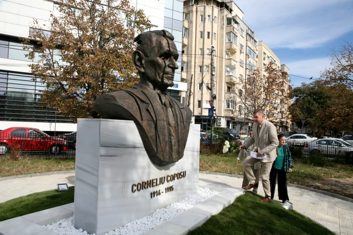 Unul dintre monumentele din Bucureşti dedicate lui Corneliu Coposu FOTO Fundaţia Corneliu Coposu