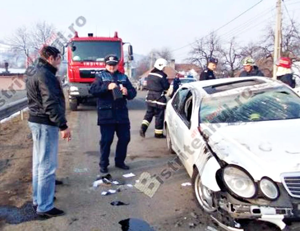 
    Duminică. Teodor Răcilă  a plecat de la  petrecere, după  ce băuse bine,  şi a pierdut  controlul maşinii  