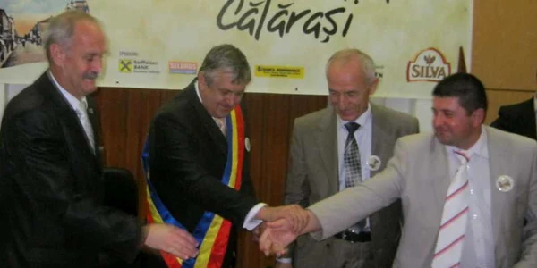 Sărbătoarea, deschisă la Primărie printr-o şedinţă oficială