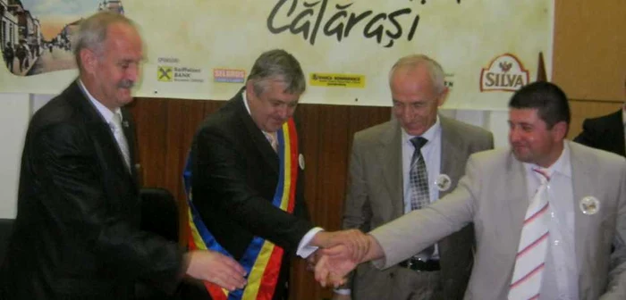 Sărbătoarea, deschisă la Primărie printr-o şedinţă oficială