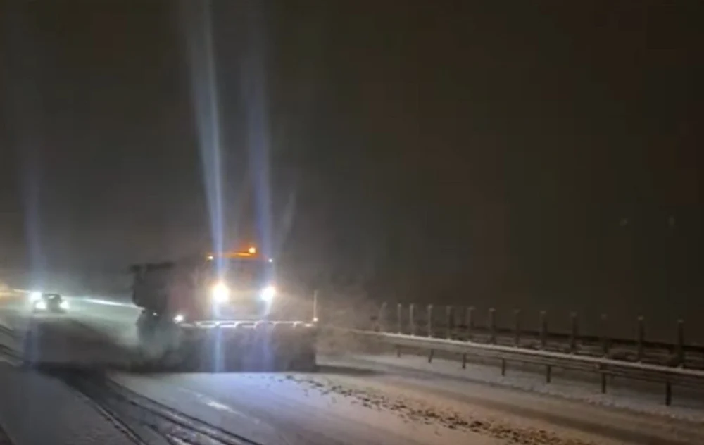 Ninsori în mai multe zone ale țării: se intervine cu utilaje de deszăpezire pe autostrăzi și drumuri naționale