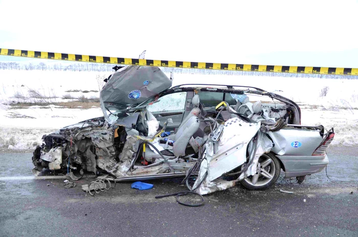 Mercedes-ul s-a făcut praf
