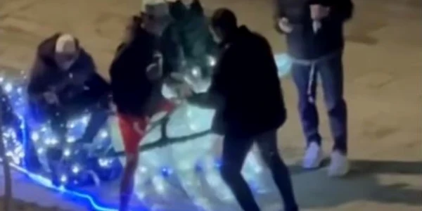 tineri targ craciun Beius, captura video jpg