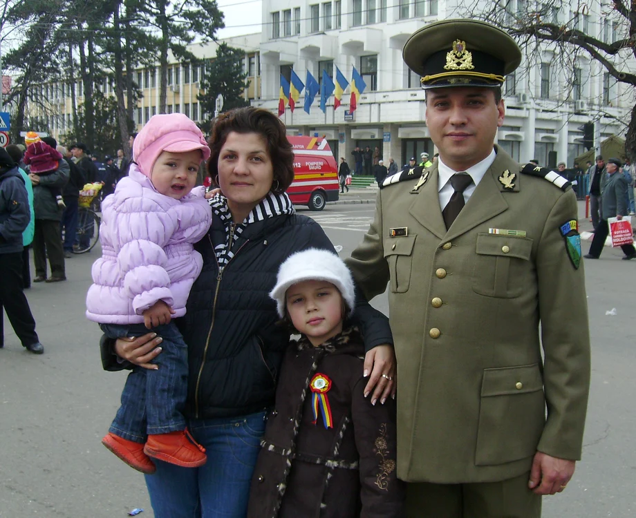 Nicuşor Andrei alături de familia sa