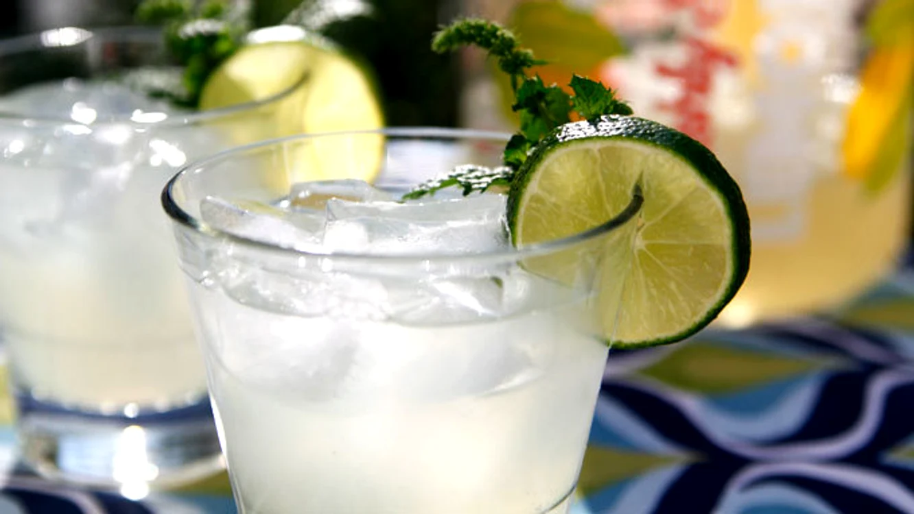 Cum iţi readuci la viaţă organismul în zilele toride  Băutura tonică, răcoritoare, perfecta pentru o vară fierbinte  jpeg
