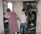 Locatarii apartamentelor incendiate speră să mai găsească câte ceva FOTO