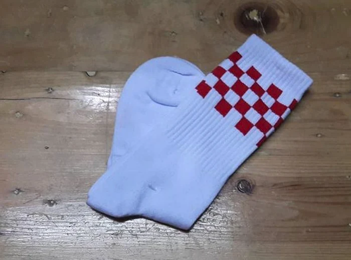 Un bărbat și-a mirosit ciorapii murdari și a ajuns la spitalFoto Instagram