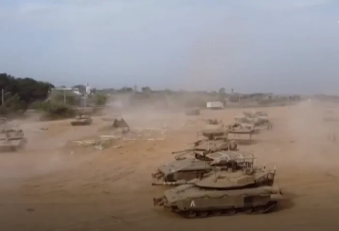 Un video postat de IDF și preluat de BBC arată tancuri israeliene. Nu e clar dacă au intrat în Gaza