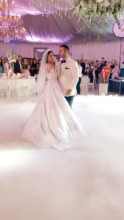 La dansul mirilor,  Claudia i-a făcut lui  Gabi o declaraţie de  dragoste la microfon