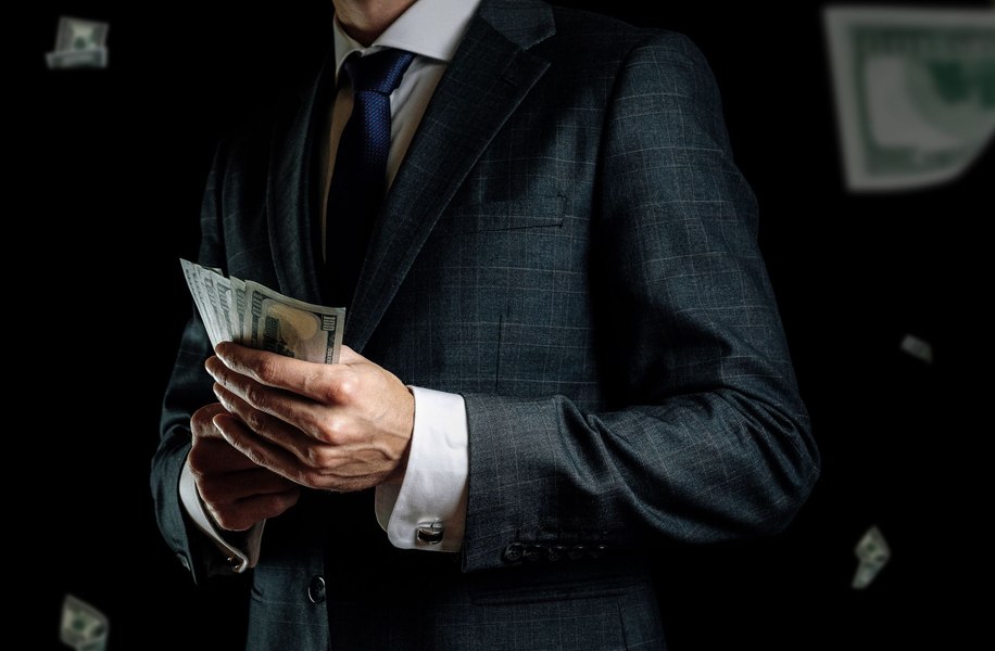 Caracatița care sufocă economia României. „PIB-ul ar crește cu 30% dacă am controla-o“