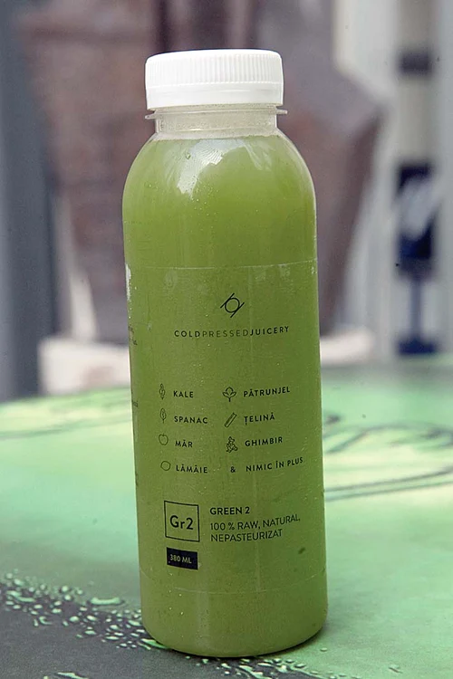 Ingredientele folosite de Amra pentru răcoritoare sunt presate la rece. Sucurile preparate de Amra nu sunt pasteurizateFotografii: Sever Gheorghe