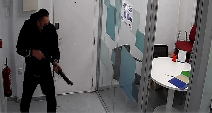 Eugen Sabău a fost surprins când și-a atacat colegii. FOTO El Pais