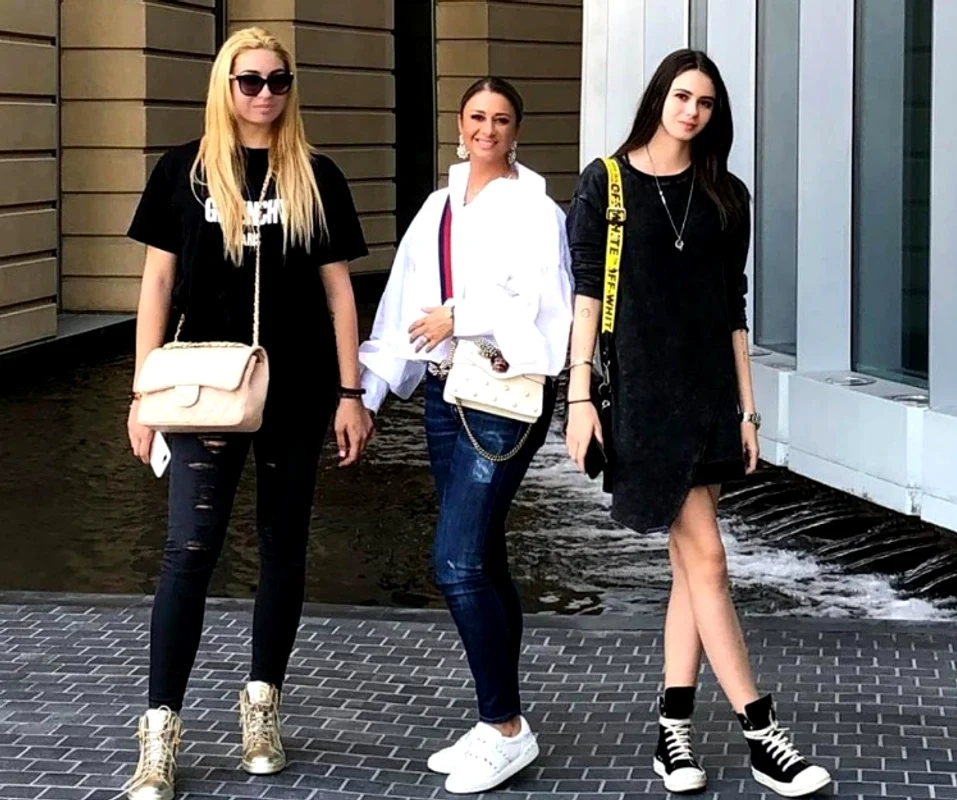 2 anamaria prodan si fetele jpg jpeg