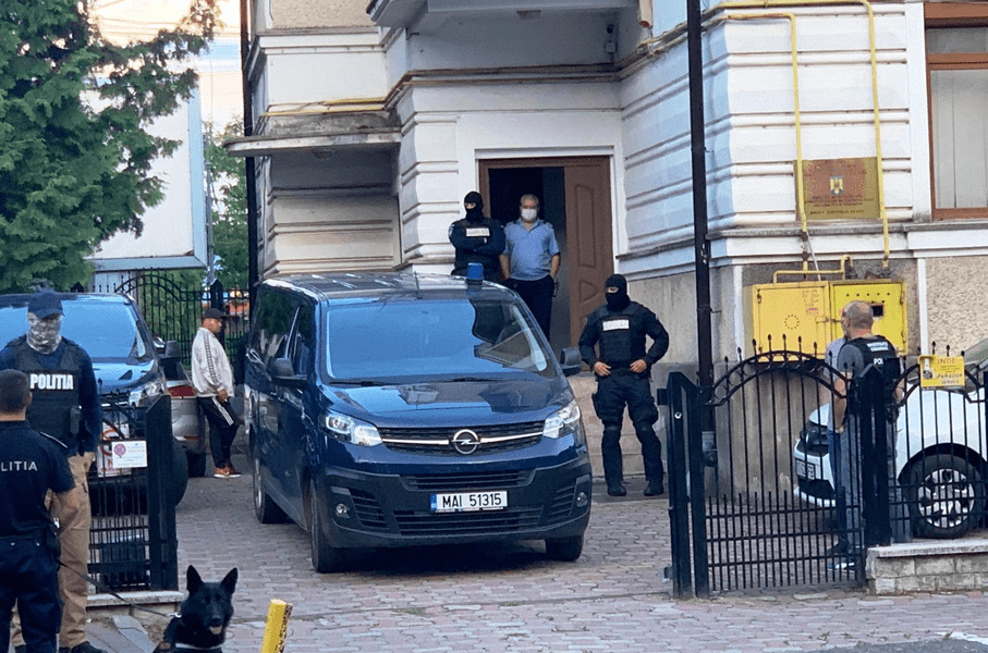  Peste 100 de directori de firme sunt audiaţi la DIICOT într-un dosar amplu de concurenţă neloială