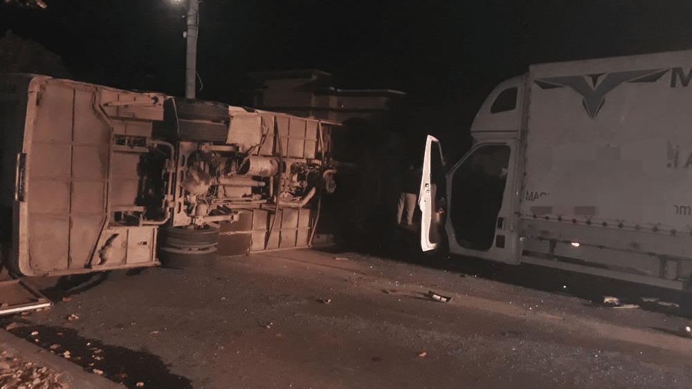 Microbuz cu 15 persoane la bord, implicat într-un accident rutier în municipiul Alexandria