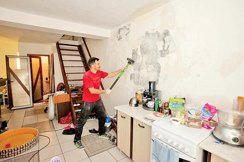 Livingul urma să fie şi el demolat