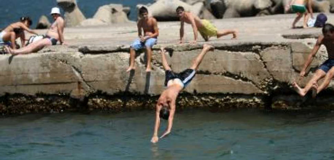 Constanta: Litoral 2009/Apa mării este de bună calitate