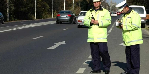 Minorul a fost prins conducând pe drumurile publice Foto:Arhivă
