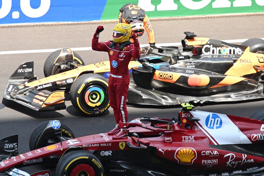 Lewis Hamilton a obținut prima victorie din istorie pentru Ferrari într-o cursă de sprint