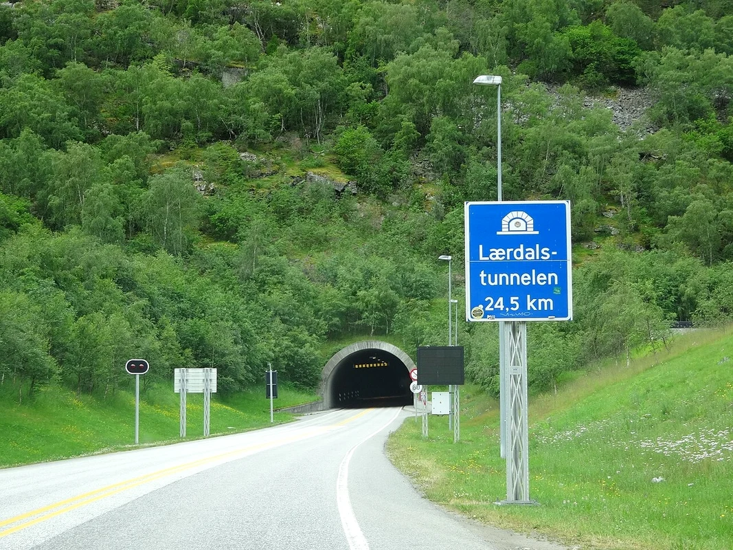 Tunelul Laerdal 1, foto wikipedia JPG