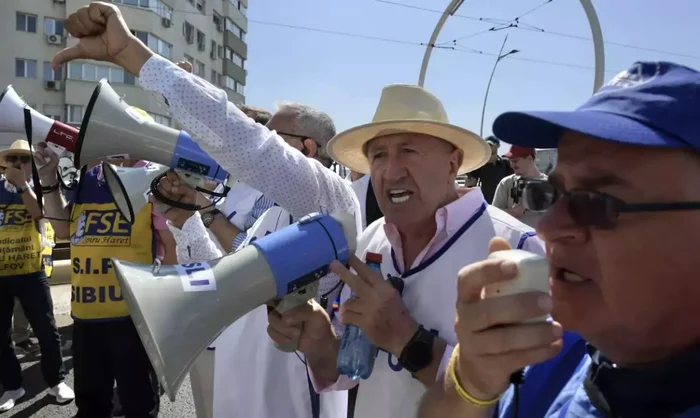 Sindicaliştii din administraţia publică protestează azi în Capitală şi ameninţă cu greva generală.