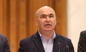 Reprezentanți ai PSD, PNL, USR, UDMR și ai minorităților naționale fac declarații de presă la finalul unei ședințe la Palatul Parlamentului, în București. FOTO Inquam Photos / Octav Ganea