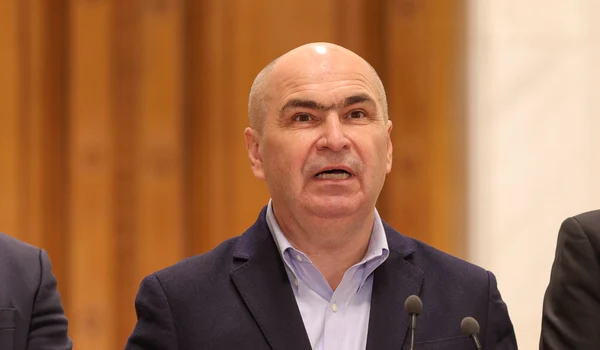 Reprezentanți ai PSD, PNL, USR, UDMR și ai minorităților naționale fac declarații de presă la finalul unei ședințe la Palatul Parlamentului, în București. FOTO Inquam Photos / Octav Ganea