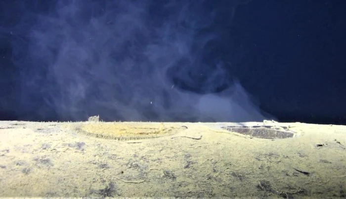 Submarinul sovietic Komsomoleț eliberează materiale radioactive Foto: captura video