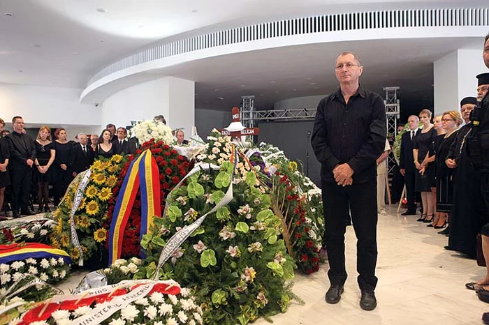 Horaţiu Mălăele a stat lângă catafalcul maestrului