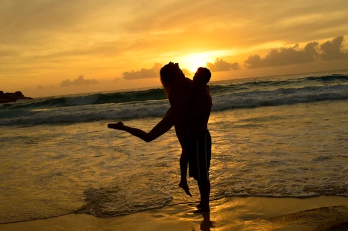 laura cosoi costum de baie