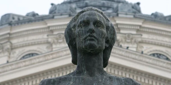 Imaginea lui Mihai Eminescu a suferit mutaţii serioase în mintea multor absolvenţi de liceu