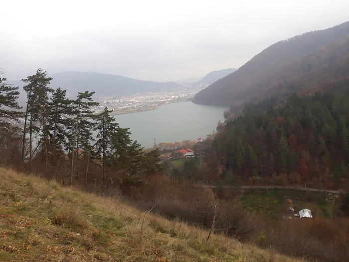 Orașul Piatra Neamț, văzut de pe culmea Bâtca Doamnei FOTO Dan Sofronia