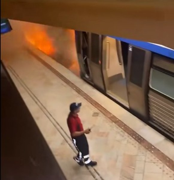 S-a reluat circulația pe Magistrala 2 la mai bine de o oră după incendiul la metrou, din zona Universității