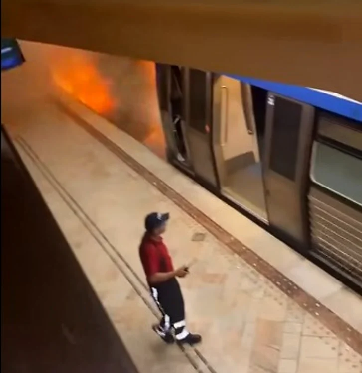 Toată lumea a fost evacuată. FOTO: Facebook/captură video Trafic Alert București LIVE 24/7